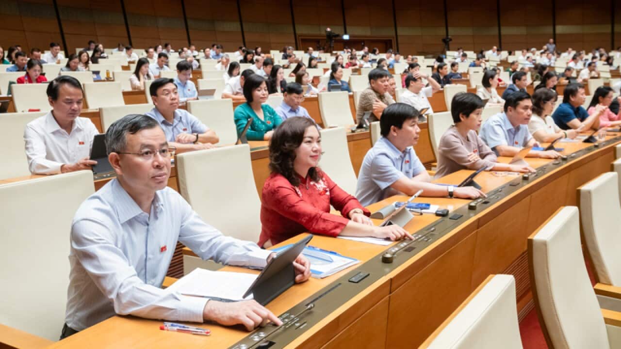 quoc hoi thong qua luat chinh quyền địa phương.jpg