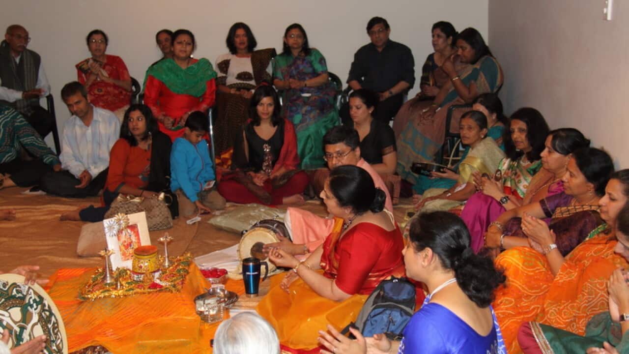 Betha Garba celebration at Aparnaben's home