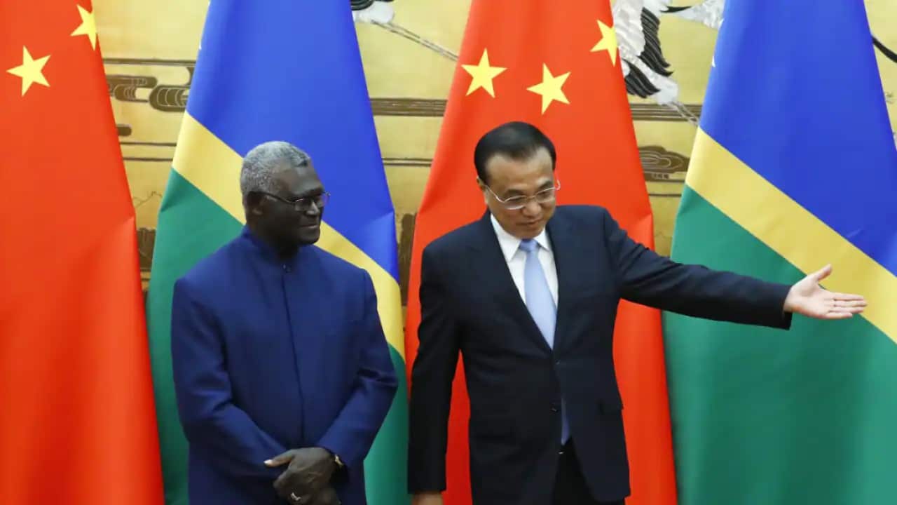 Solomon Islands Prime Minister Manasseh Sogavare (left) and Chinese Premier Li Keqiang attend a signing ceremony in Beijing on 9 October 2019.