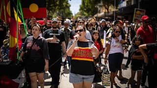 Warga Pertama Australia mengadakan perarakan sempena Hari Australia