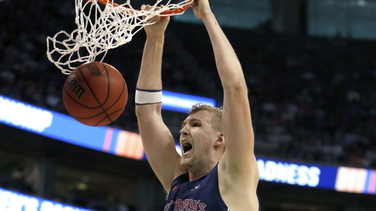 Saint Mary's center Jock Landale (34) dunks