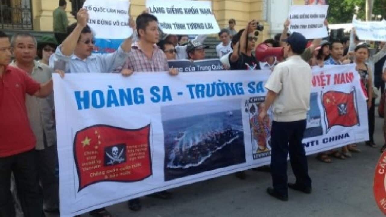 Biểu tình vì Hoàng Sa- Trường Sa tại Hà Nội năm 2012