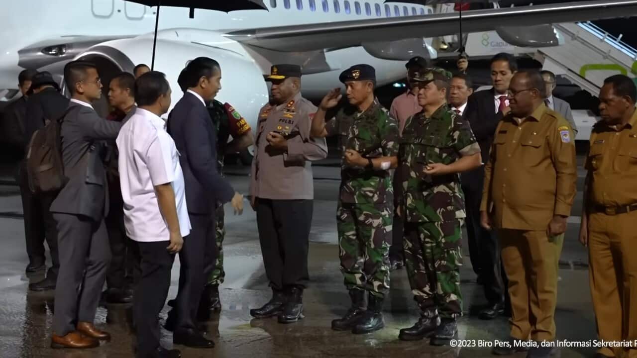 Presiden Joko Widodo bersama rombongan tiba di Bandara Sentani, Jayapura, Papua, pada Rabu, 5 Juli 2023,