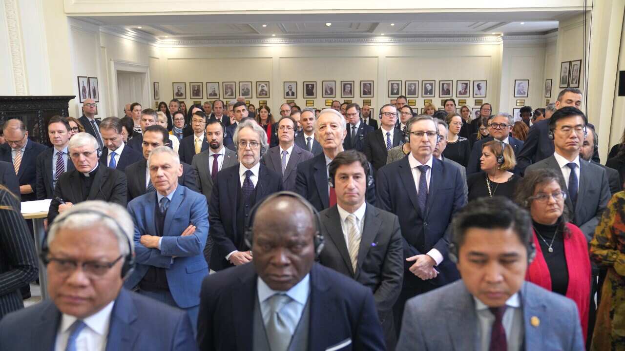 Пријему је присуствовао и аустралијски амбасадор у Београду Даниел Емери (трећи у трећем реду, са леве стране). Х. Николић