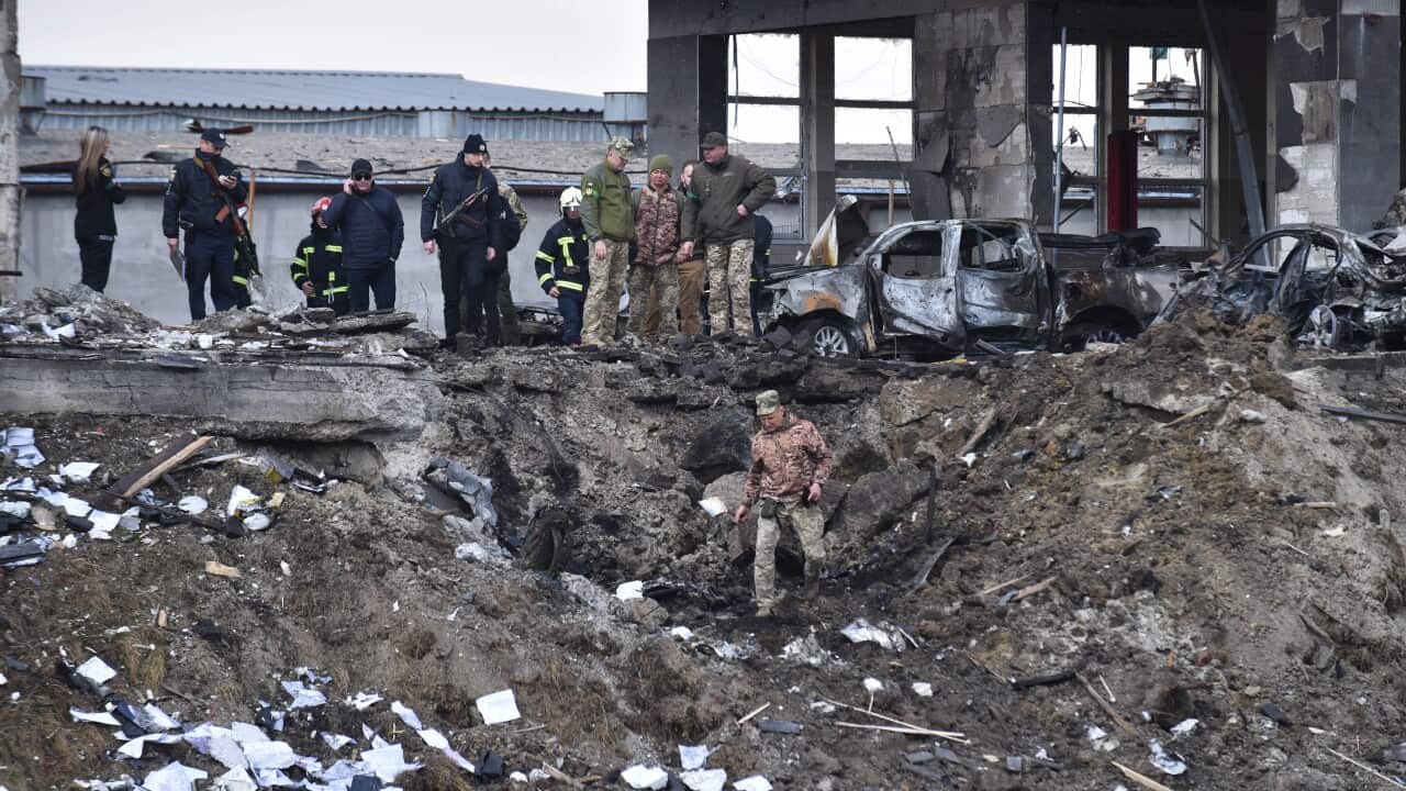 俄軍戰機空襲烏克蘭西部城市利沃夫(Lviv),附近一個大型外國武器庫及一間汽車輪胎店被導彈擊中,至少7個人死亡,超過10人受傷。