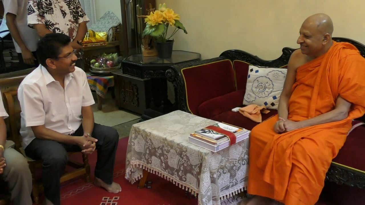 New Health Director Genaral Dr.Anil Jasinghe Visit Malwathu Maha Nayake Himi