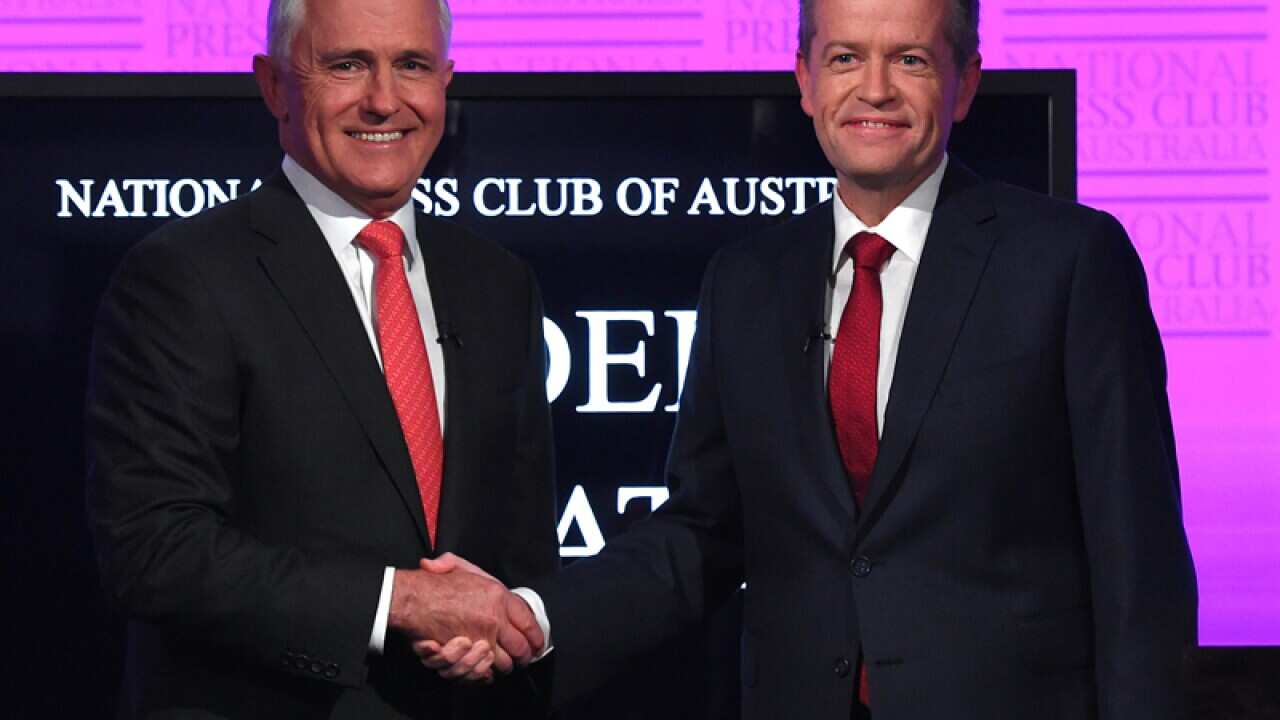 Prime Minister Malcolm Turnbull (l) and Opposition Leader Bill Shorten
