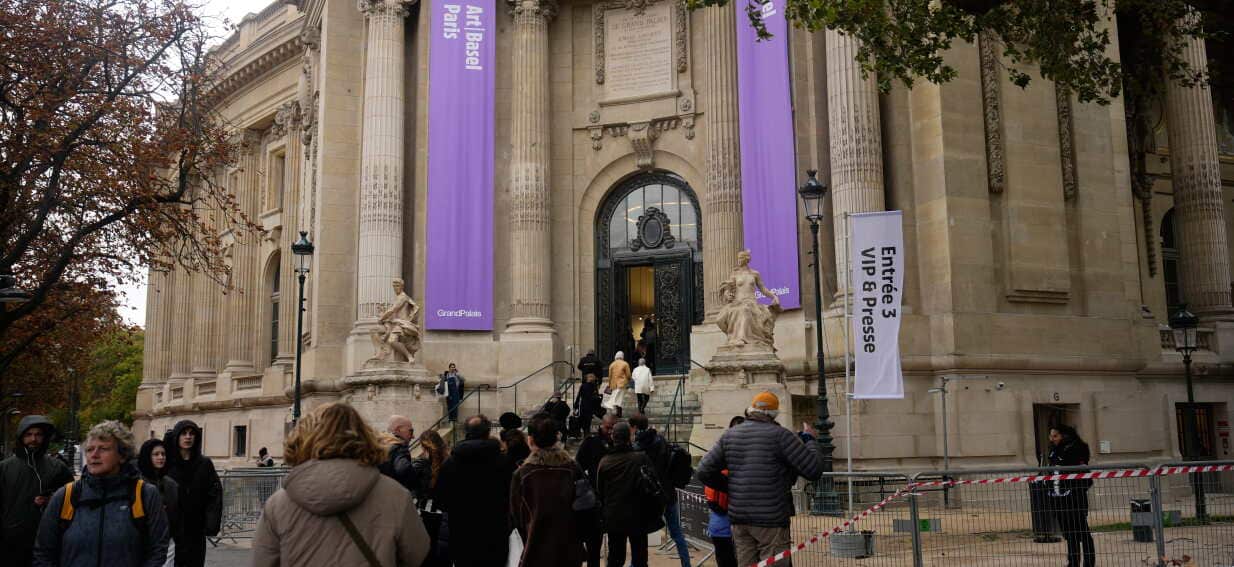 Paris tourist sites close as authorities brace for fresh wave of mass protests