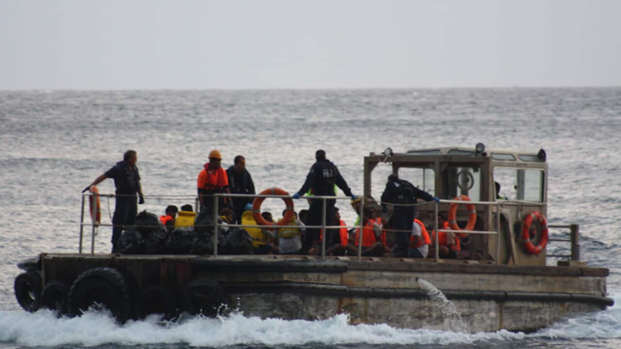 asylum_boat_christmas_is_120623_aap_b_1491051181