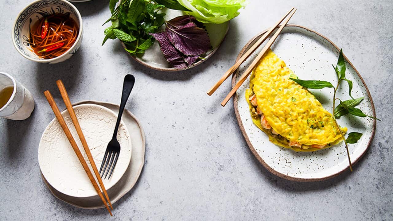 Prawn and mung bean sizzling pancakes (bánh xèo)