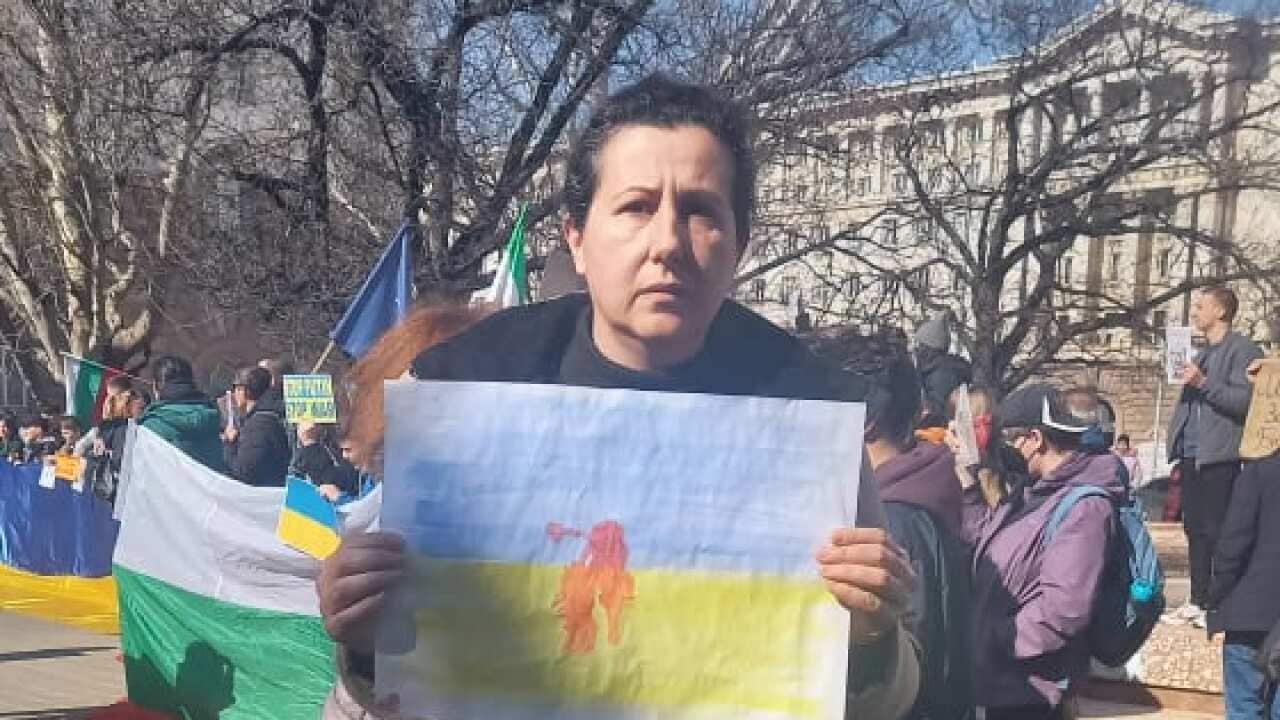 Поли Троянова - фондация 'За доброто' - със рисунка на украинско дете-бежанец.