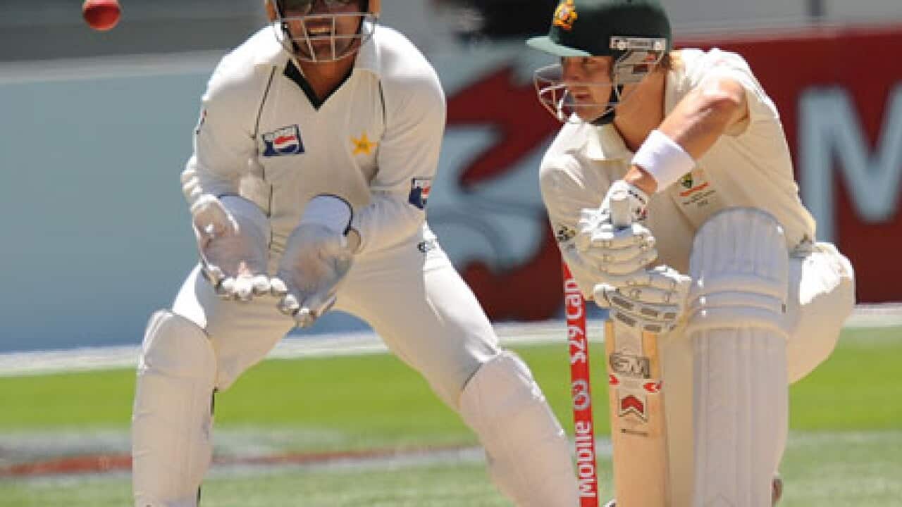 Karman_Akmal_Pak_100111_B_aap_968300505