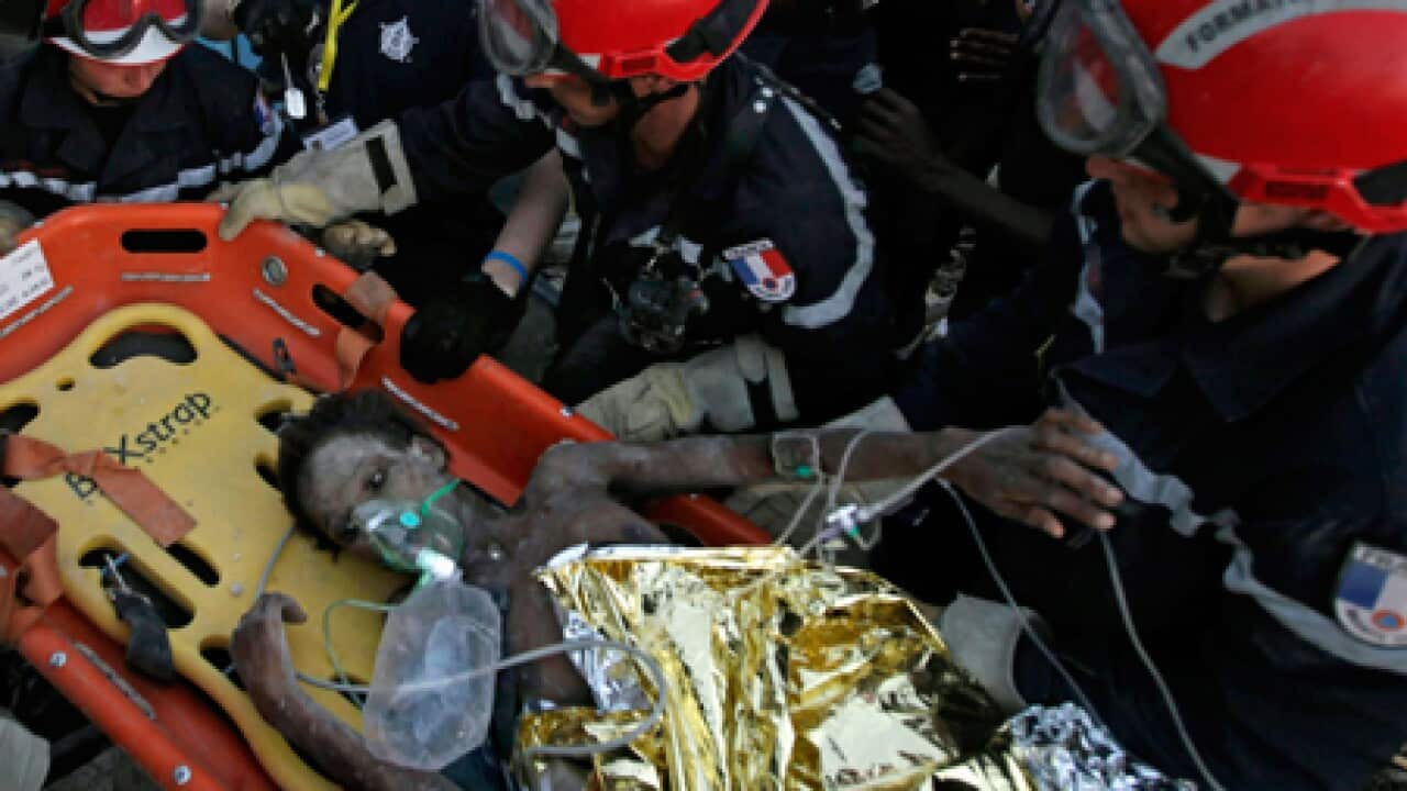 haiti_girl_rescue_L_100128_aap_1238956554