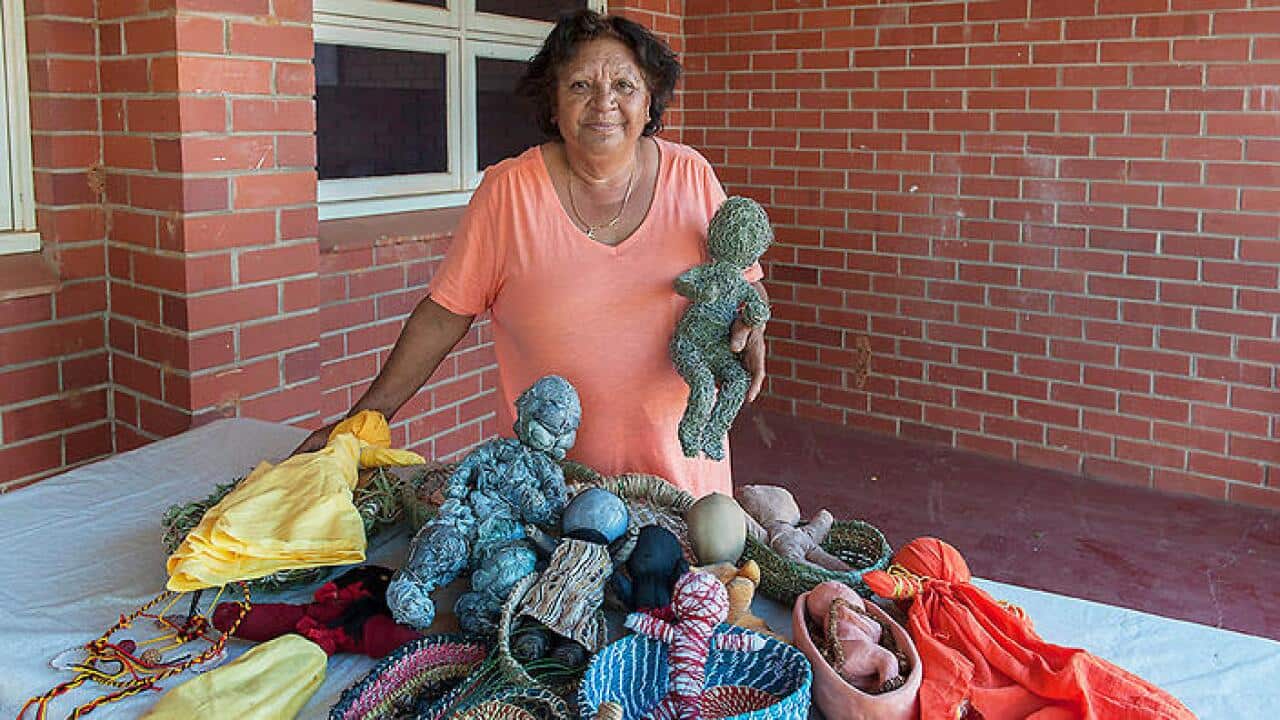 Noongar Elders und ihre selbstproduzierten Puppen