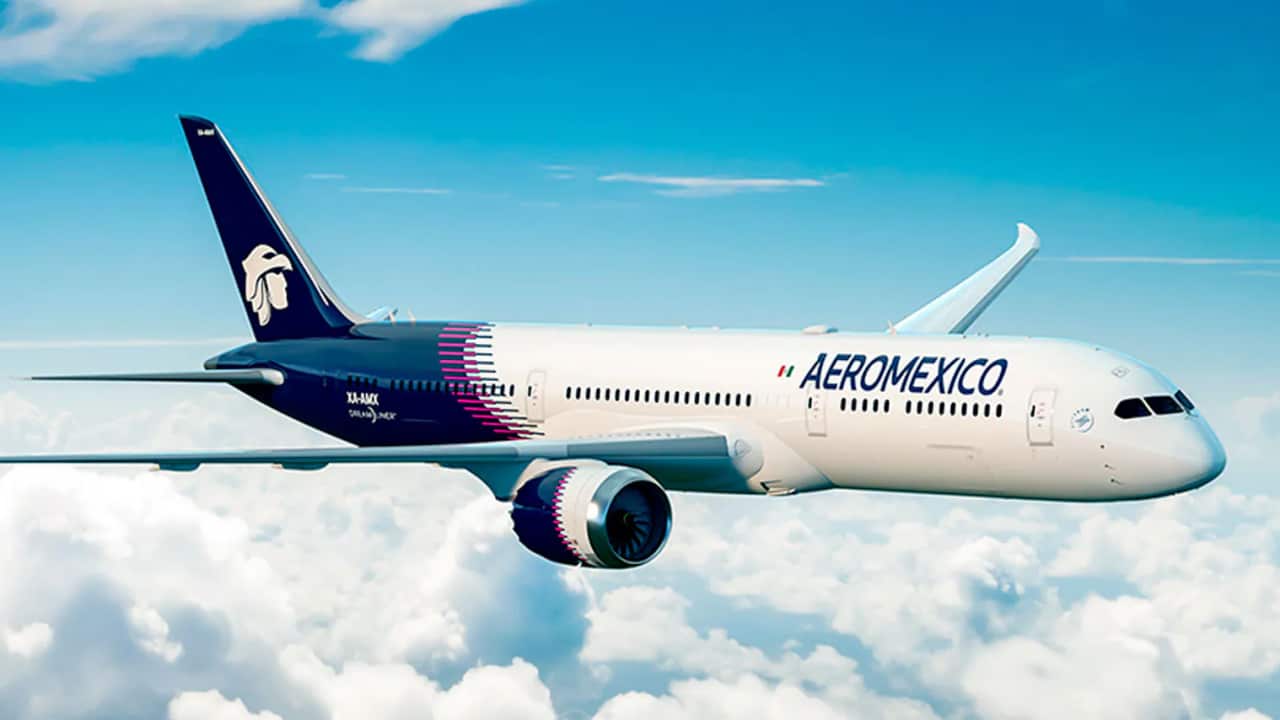 A Qantas and a Virgin plane facing opposite ends to each other on an airport tarmac.