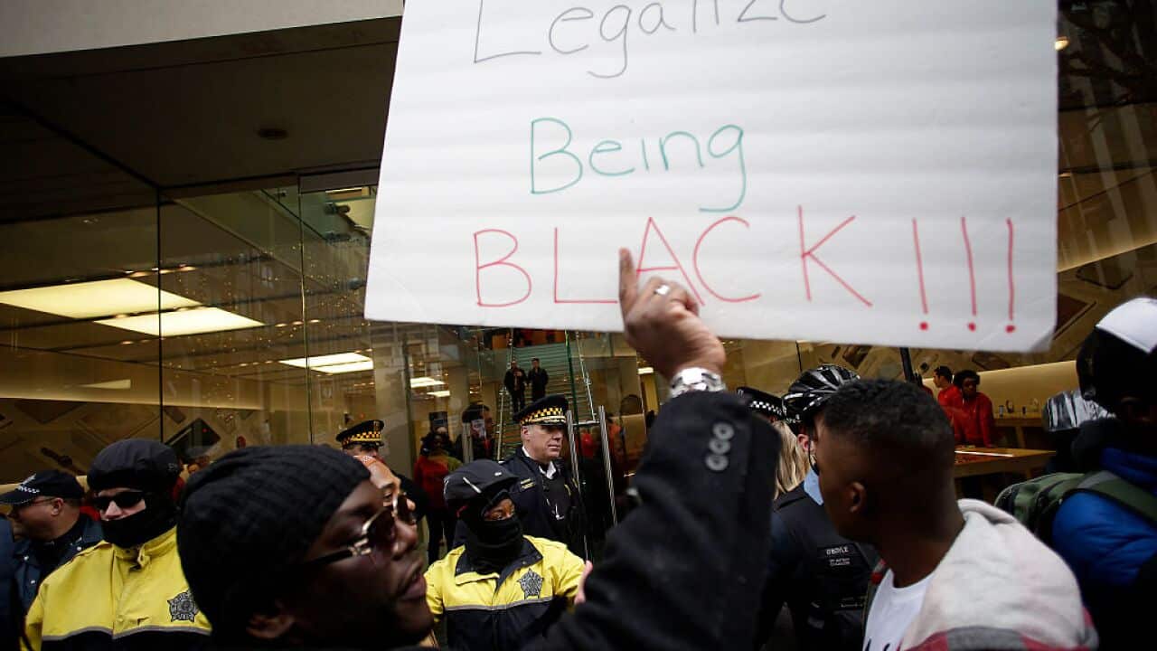 Chicago Protesters Attempt To Disrupt Last Minute Holiday Shopping