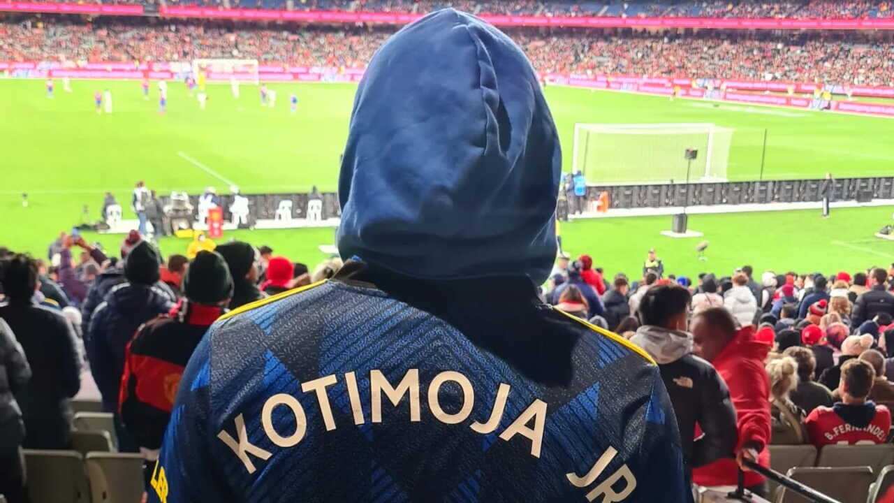 Bill akiwa ndani ya uwanja wa MCG kwenye mechi ya Man Utd dhidi ya Crystal Palace.jpg