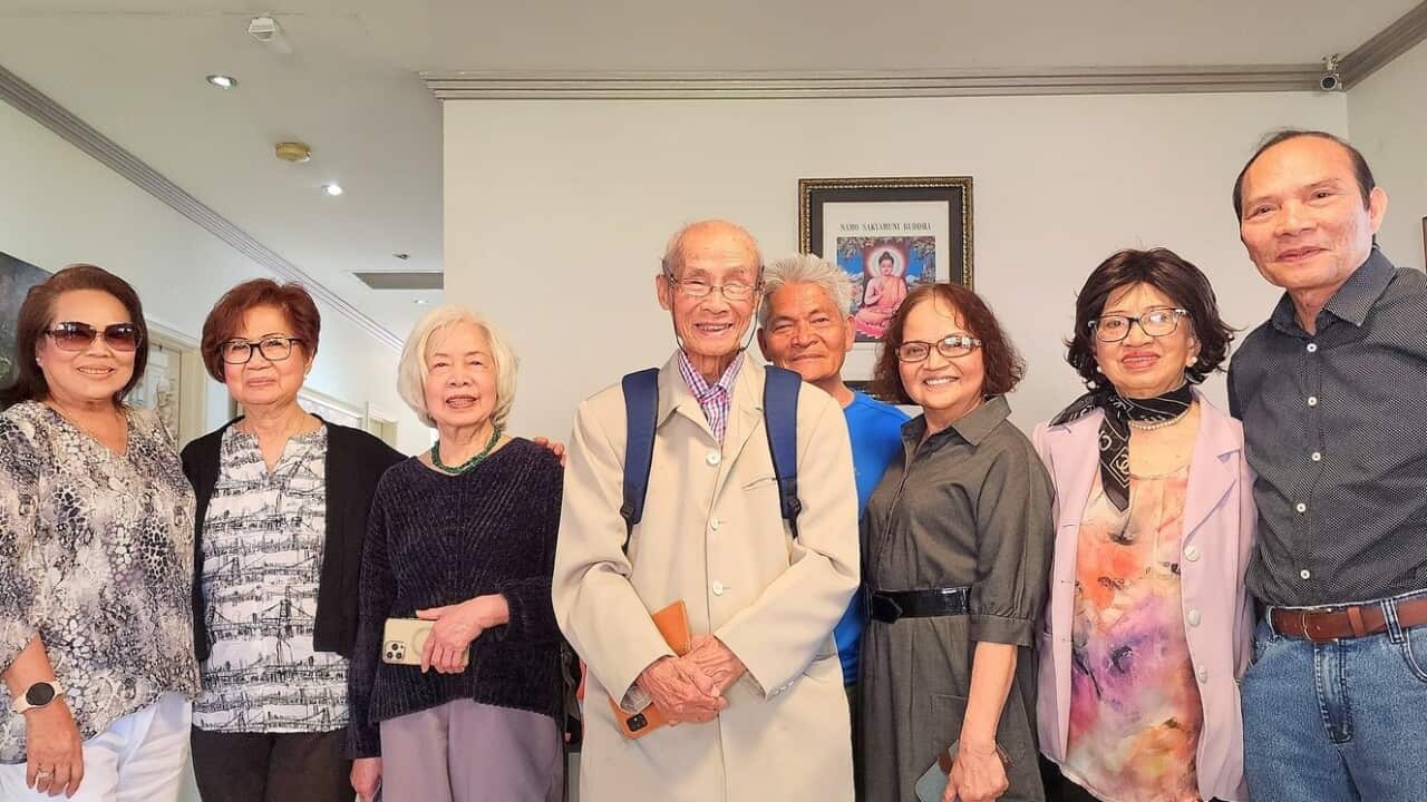 Ông Đỗ Xương Toản đứng giữa.