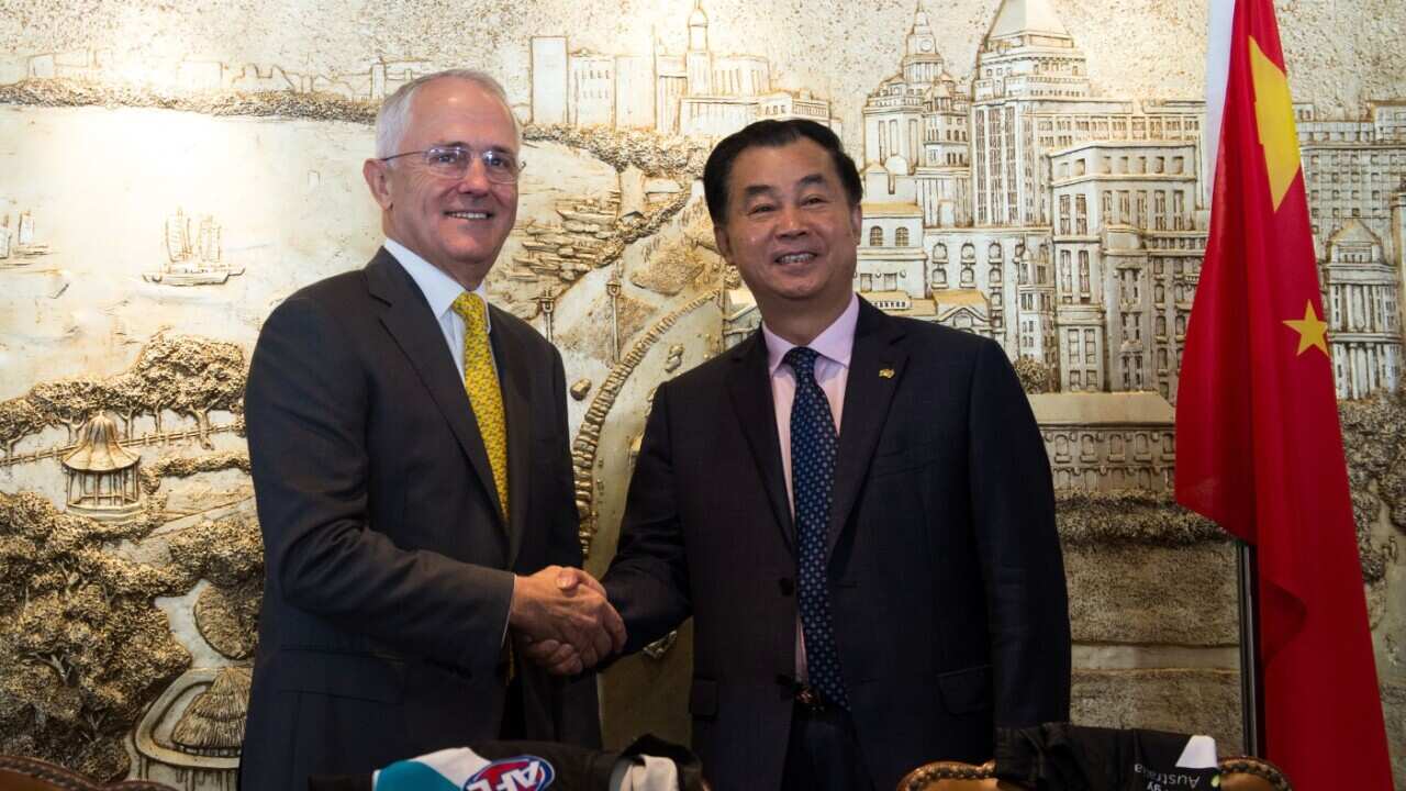 Prime Minister Malcolm Turnbull (L) and Gui Guojie, general manager of Shanghai CRED Real Estate shake hands on April 14