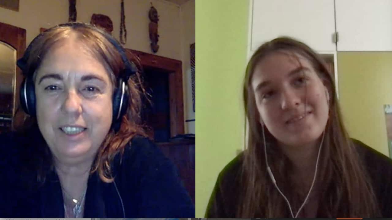 Alea Babeck (rechts) im Gespräch mit Trudi Latour