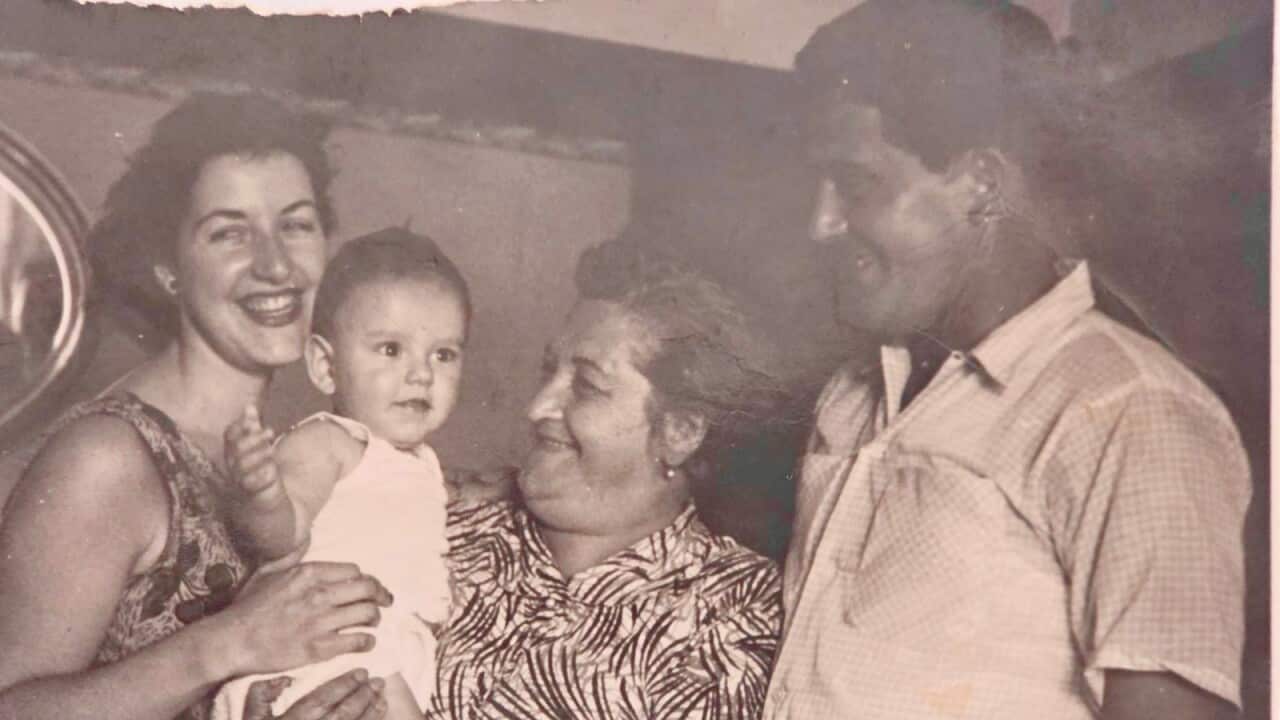 Louise Bayutti e nonna.jpg