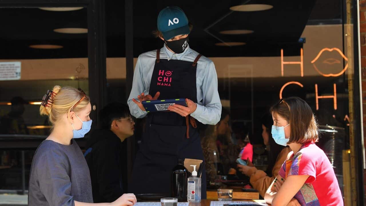 Melbourne residents enjoy relaxed new coronavirus restrictions (AAP).