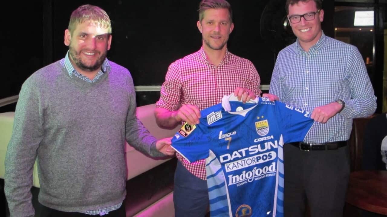 Robbie Gaspar(centre) kindly donates his signed Persib Bandung shirt to AIYA WA.