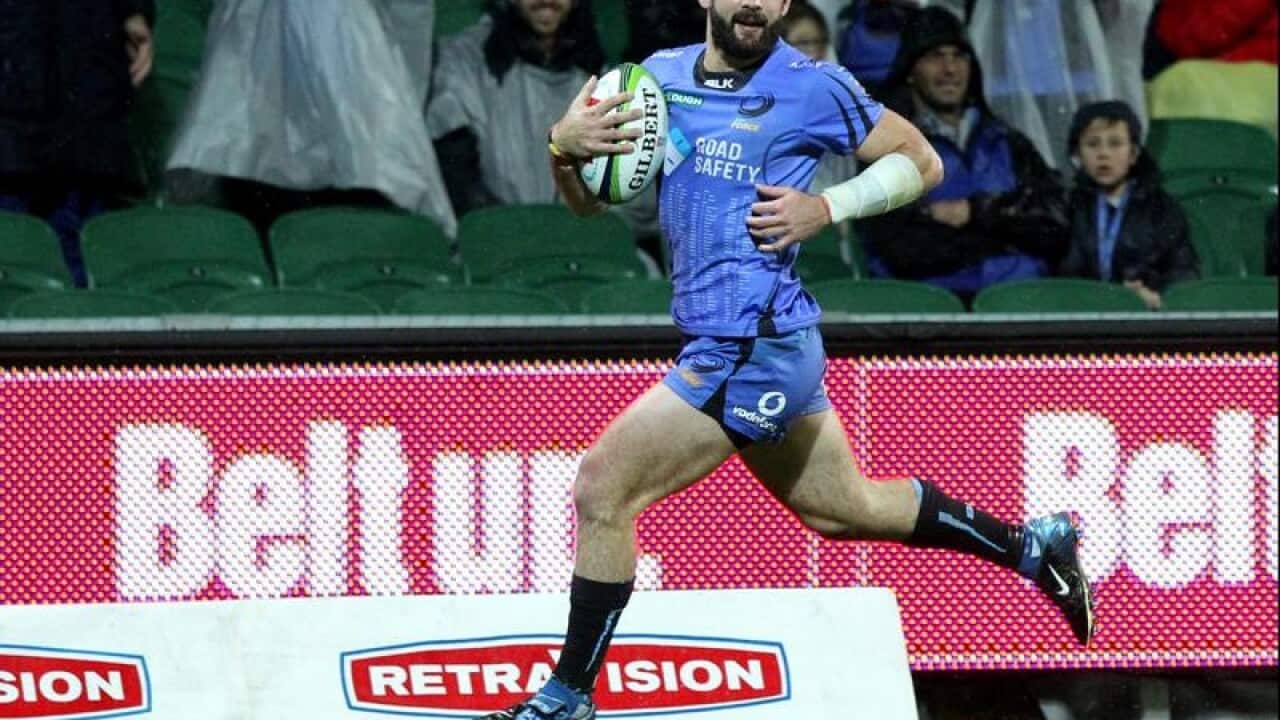 Jono Lance scoring a try