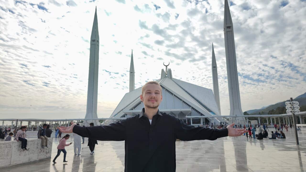 Jasper Burgess is an Australian vlogger who is visiting Pakistan and learning local languages.