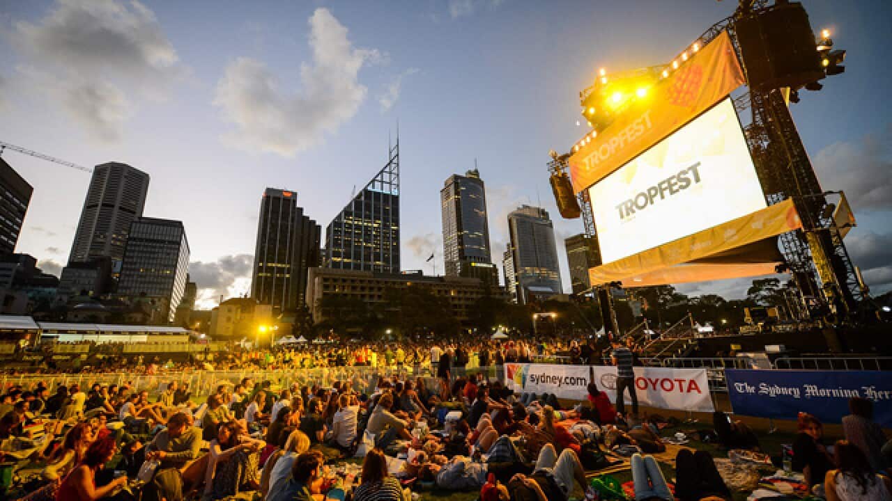 Tropfest_crowd_640_851080303