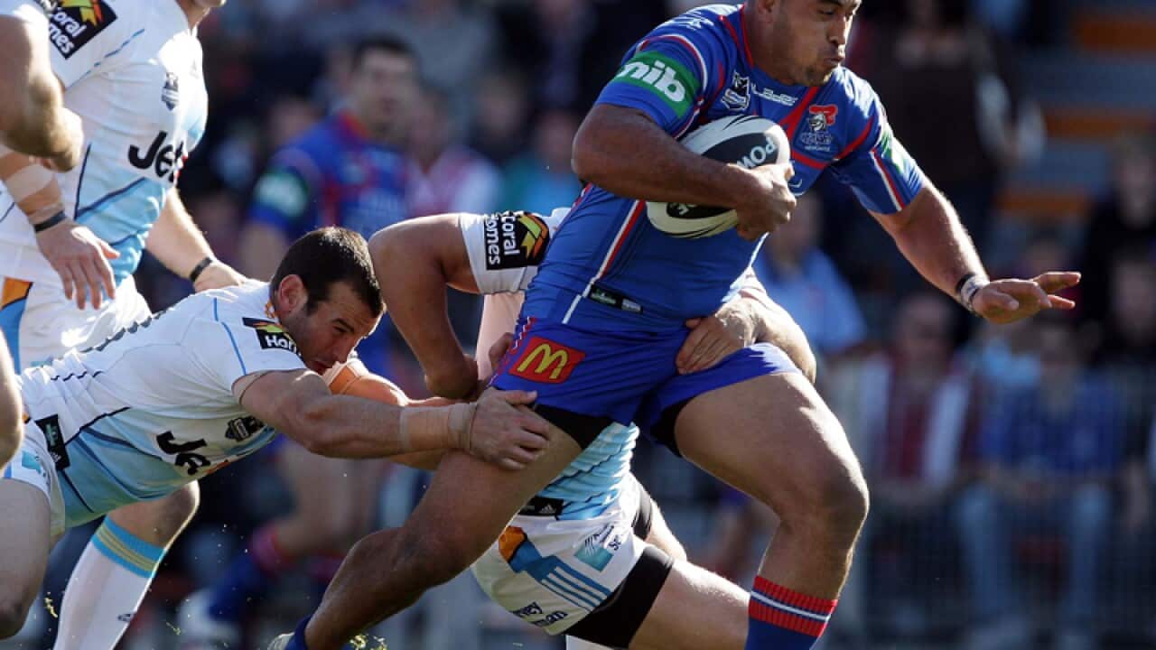 Antonio Kaufusi runs with the ball.