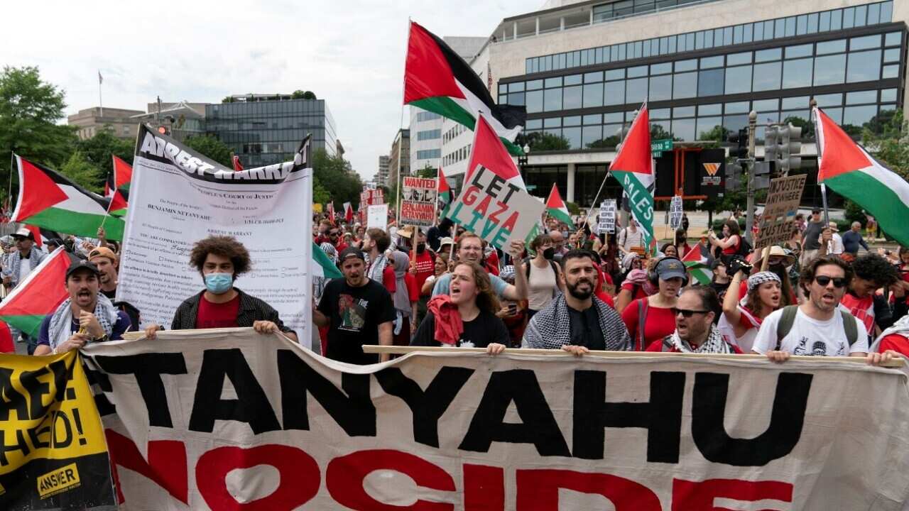 Protesters in Washington demanding the arrest of visiting Israeli Prime Minister Benjamin Netanyahu (AAP).jpg