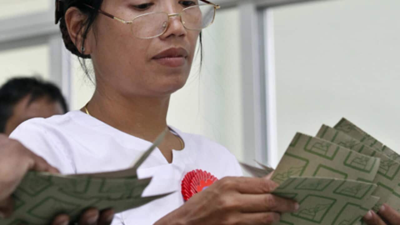 burma_vote_b_101109_epa_754209723