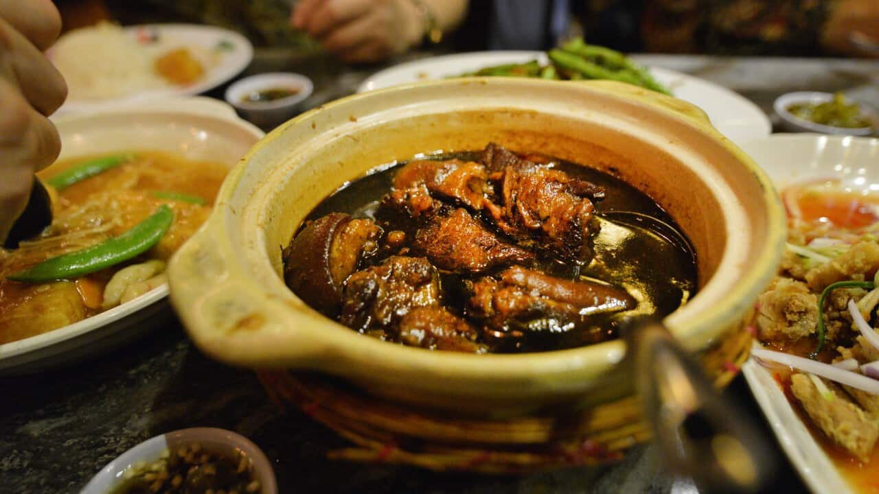 Braised Pork Knuckle in Claypot