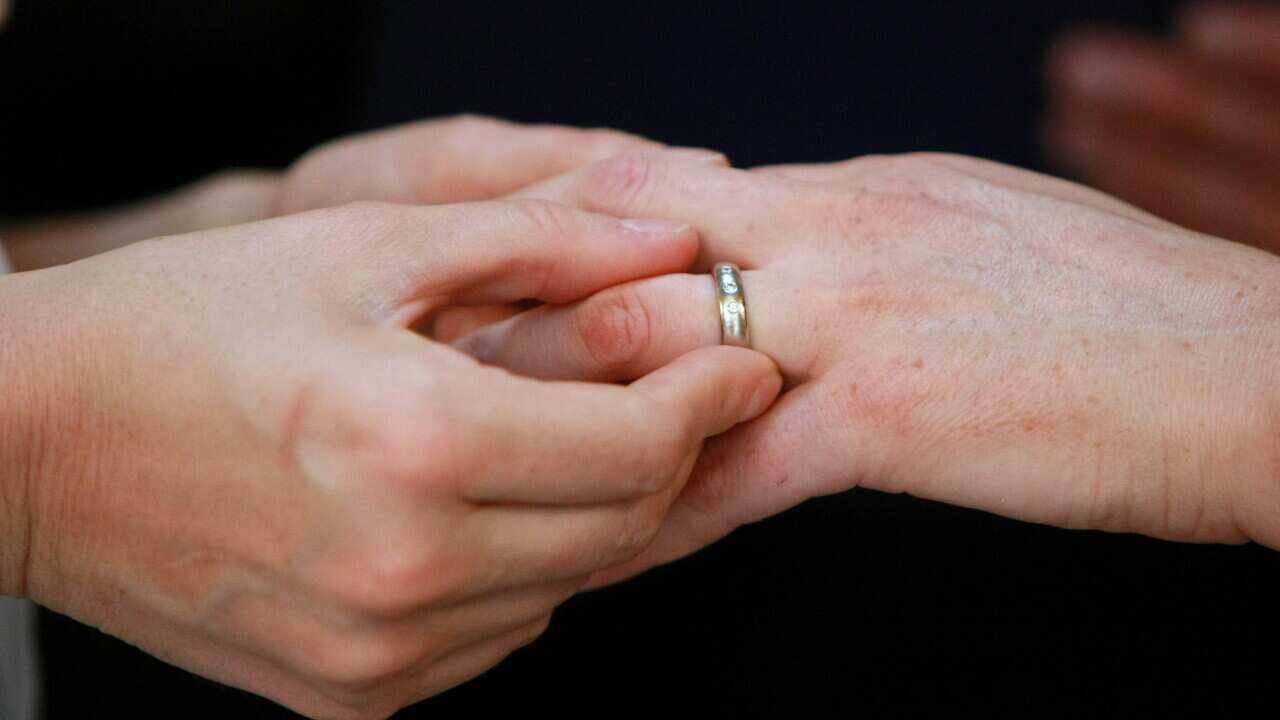 gay_marriage_20110813_getty.jpg