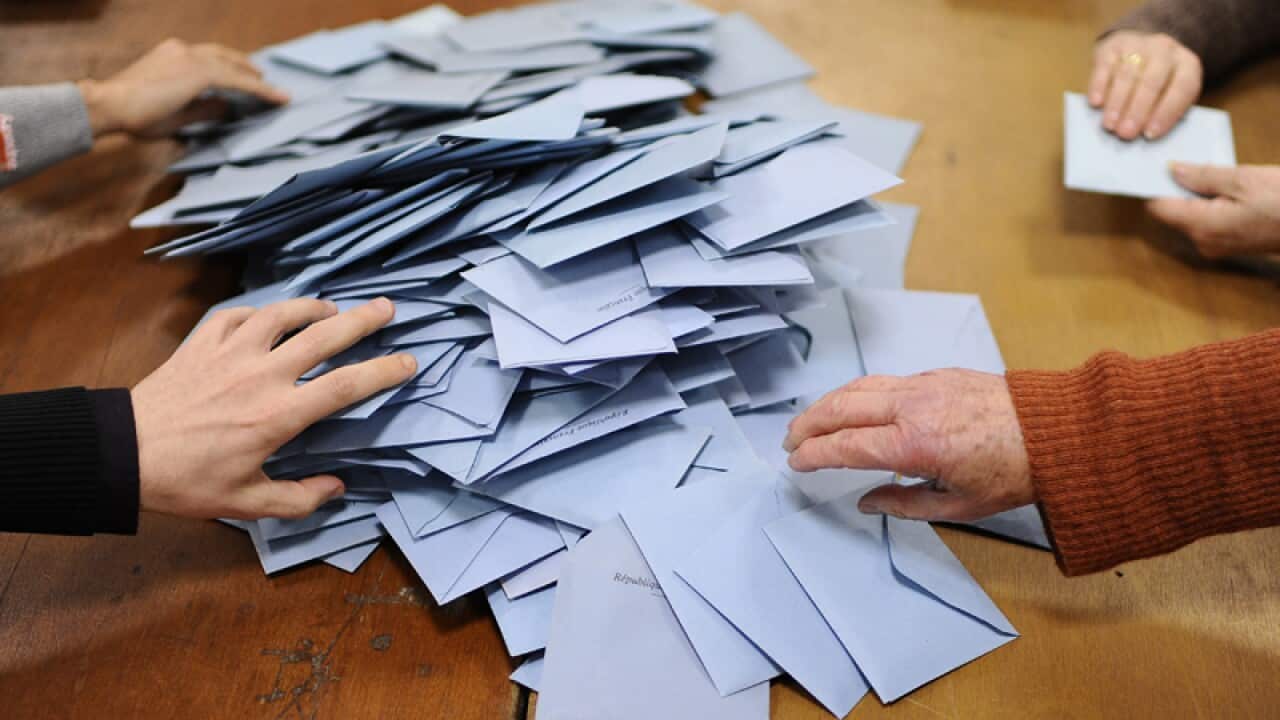 Francois Fillon has won unanimous backing from leaders of his Republicans party.