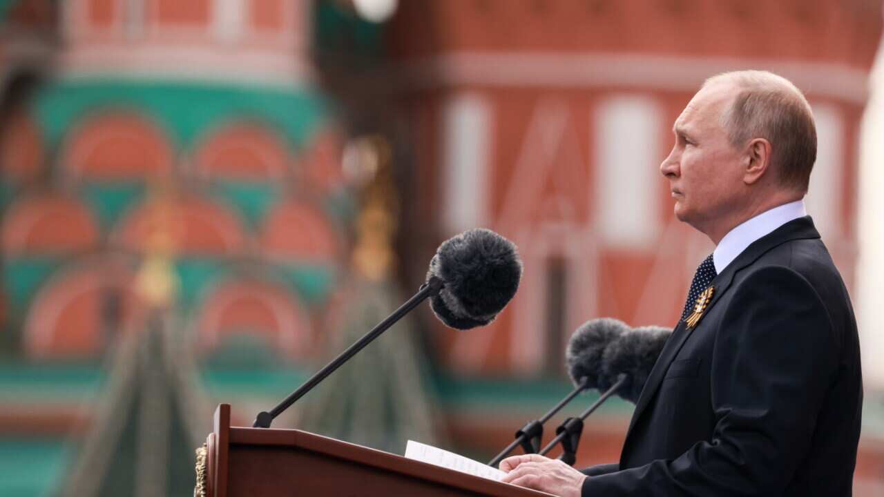 푸틴 러시아 대통령 전승절 열병식 참석/ Russia's President Vladimir Putin speaks during a Victory Day military parade