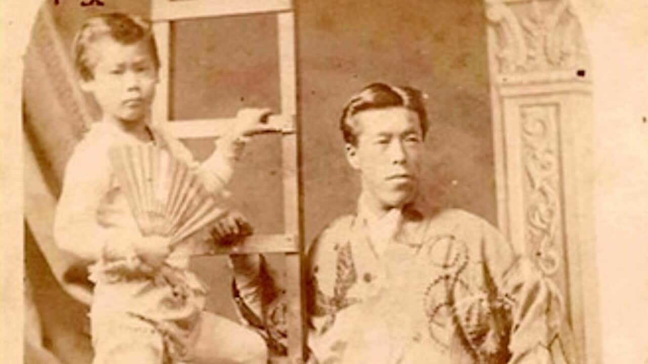 Sakuragawa Rikinosuke (R) and Togawa Iwakichi as a seven year old boy, on the ladder (supplied).jpg