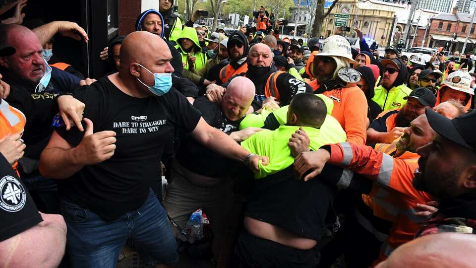 Vicpol Riot Construction union condemns 'neo-Nazis' at Melbourne vaccine mandate ...