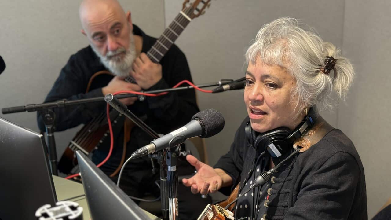 Rosario De Marco e Kavisha Mazzella negli studi di SBS.