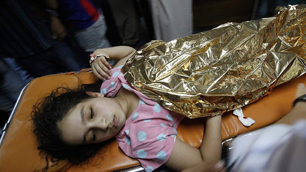 Palestinians convey a wounded girl to Al-Shifa hospital