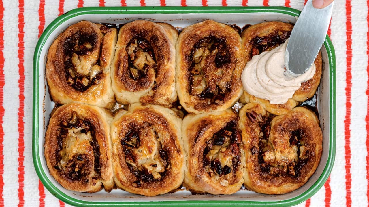 Apple cinnamon biscuit buns Mary Berg 2000px.jpg