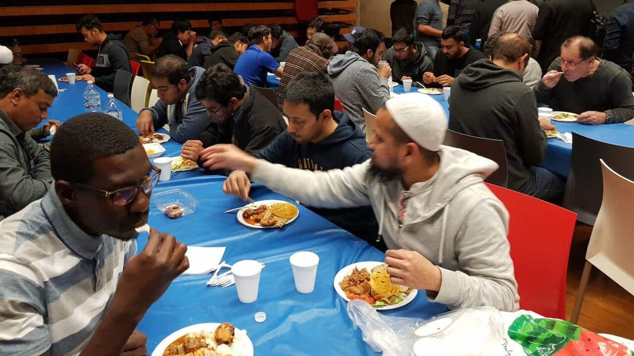 Waumini washiriki katika Iftar