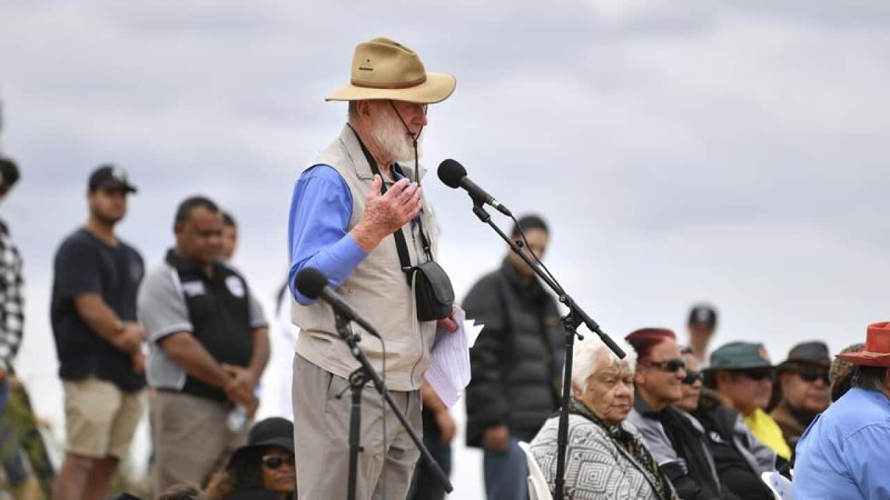 Dr Jim Bowler speaks during a repatriation ceremony at Lake Mungo.