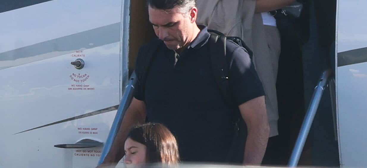 Flávio Bolsonaro arrives in Miami as Lula condemns post-election exit as shameful