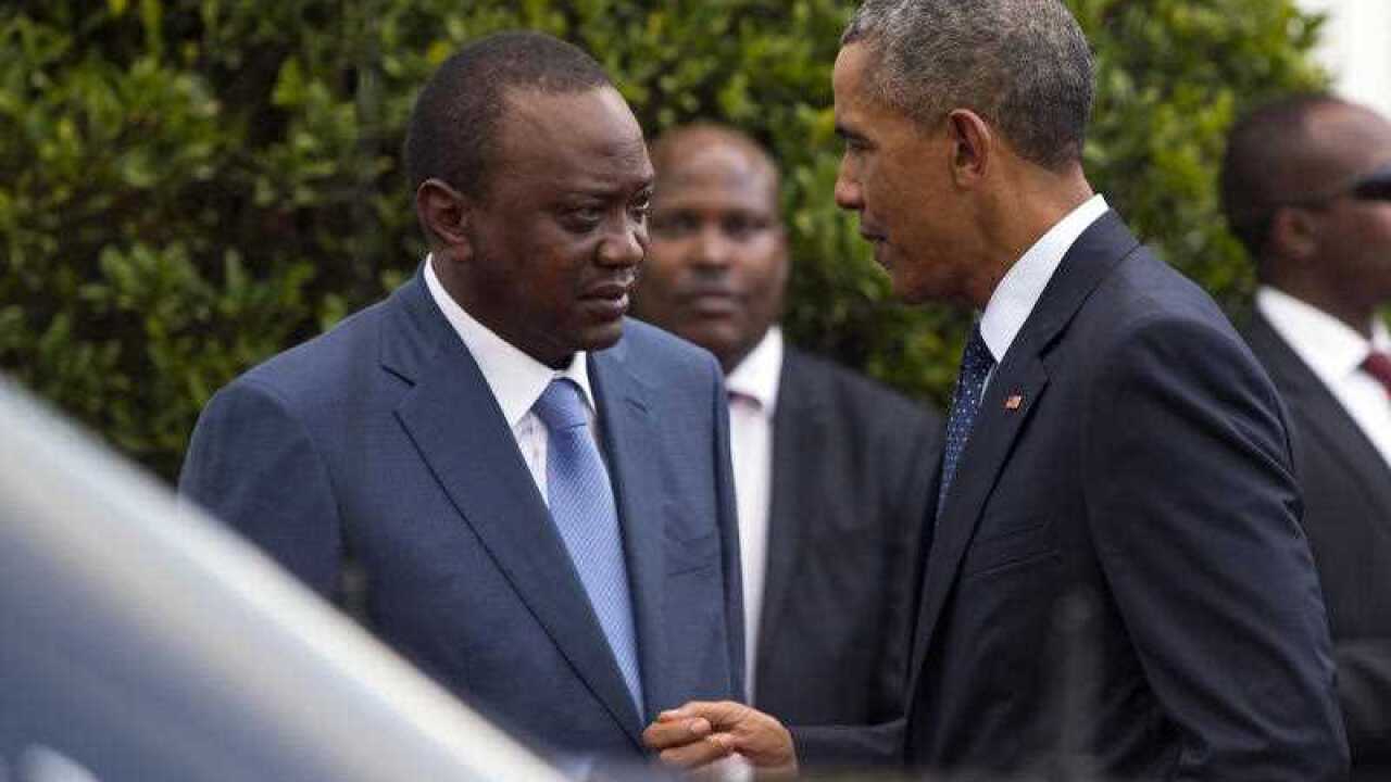 US President Barack Obama (L) and his Kenyan counterpart Uhuru Kenyatta