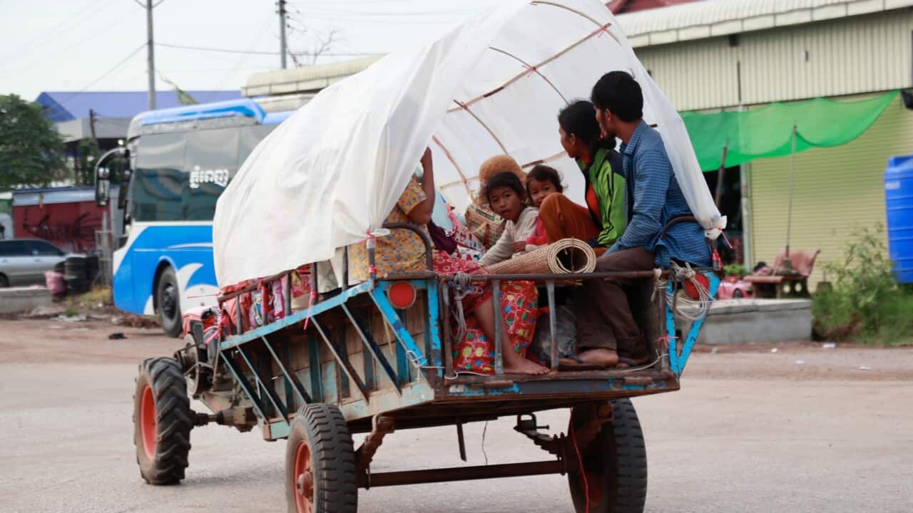 People flee Cambodia due to the armed border conflict with Thailand