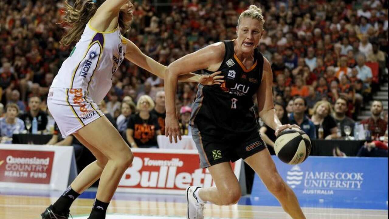 Suzy Batkovic drives to the basket during the Women's NBL.