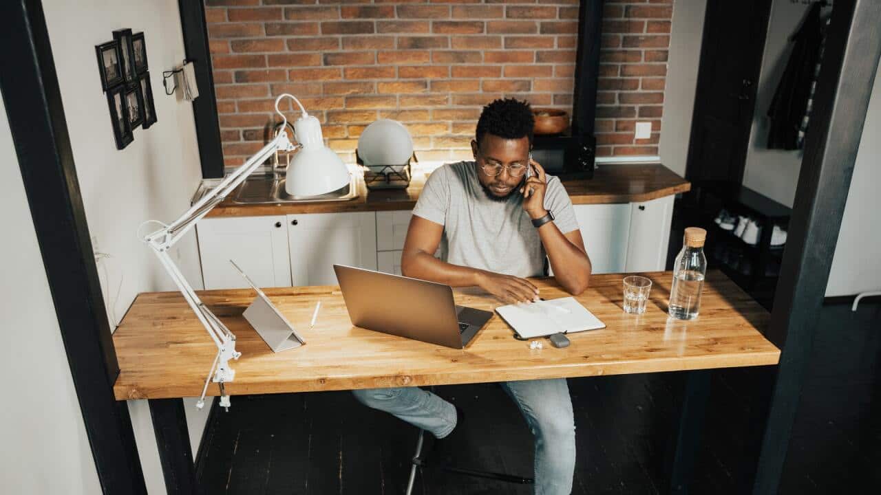 Are you aware of the benefits in "LinkedIn" to find a job in Australia?