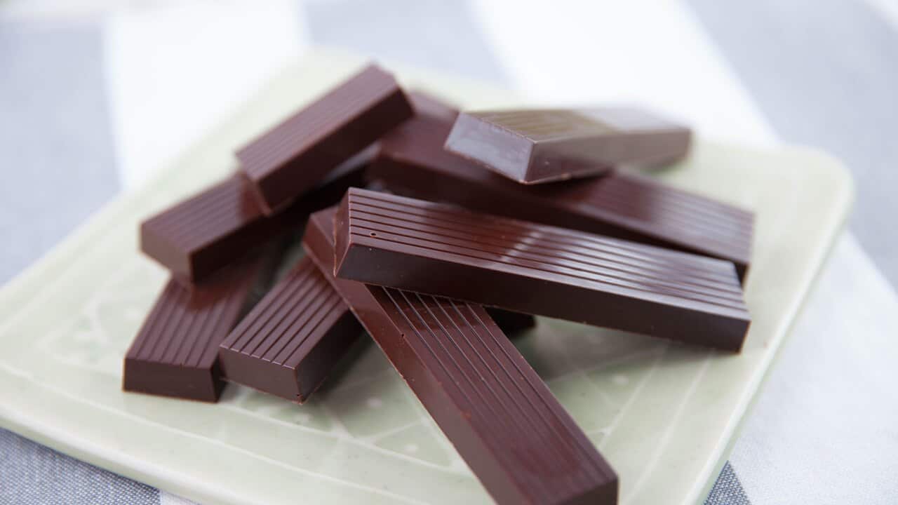 Mint and dark chocolate crunch bar